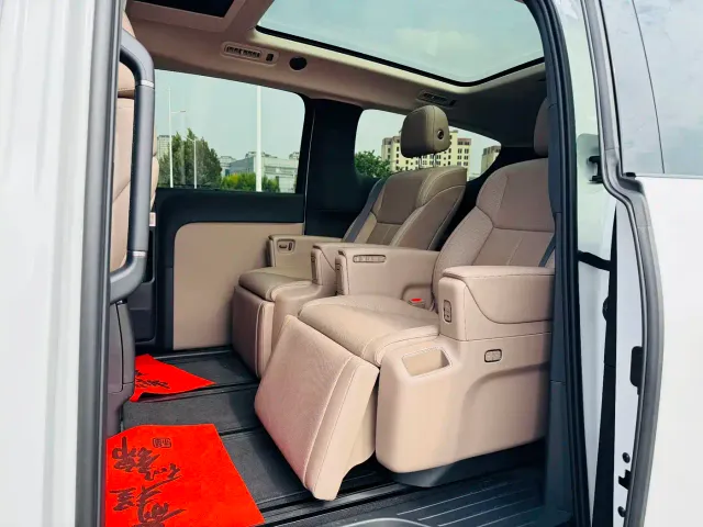 Li Auto MEGA — Фото автомобиля 13
