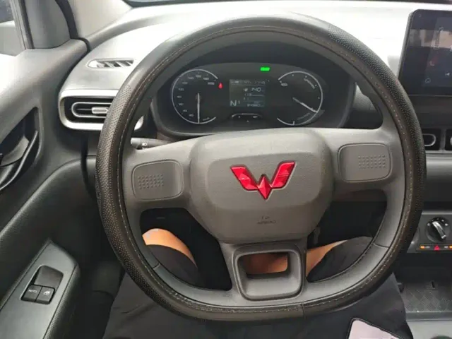 Wuling Hongguang — Фото автомобиля 10