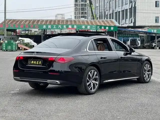 Mercedes-Benz E-Class — Фото автомобиля 14