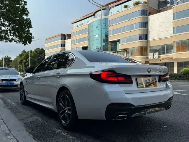 BMW 5 Series — Фото автомобиля 5