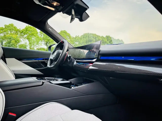 BMW M5 — Фото автомобиля 11