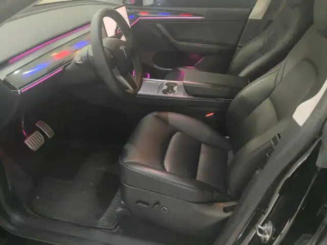 Tesla Model Y — Фото автомобиля 9