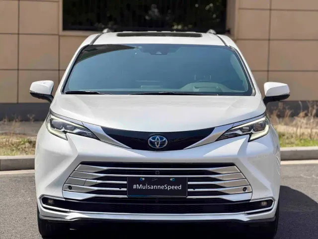Toyota Sienna — Фото автомобиля 2