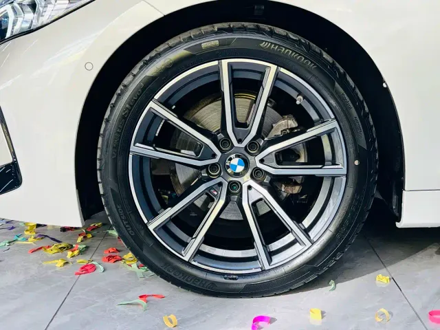 BMW 3 Series — Фото автомобиля 5