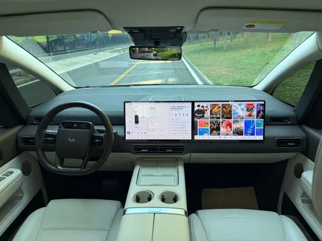 Li Auto MEGA — Фото автомобиля 9