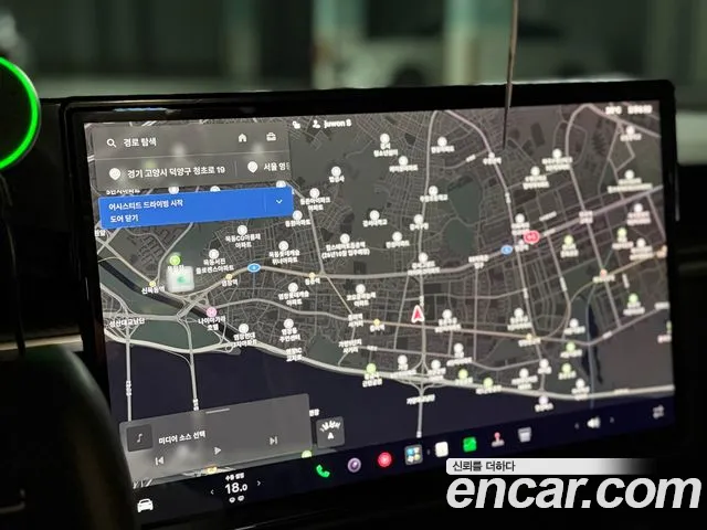 Tesla Model X — Фото автомобиля 10