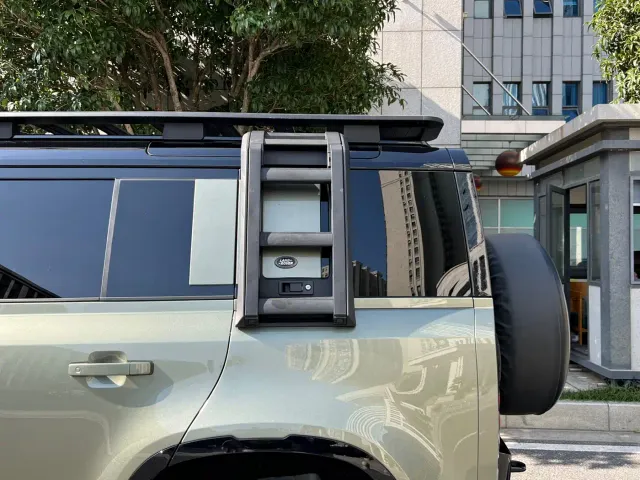 Land Rover Defender — Фото автомобиля 14