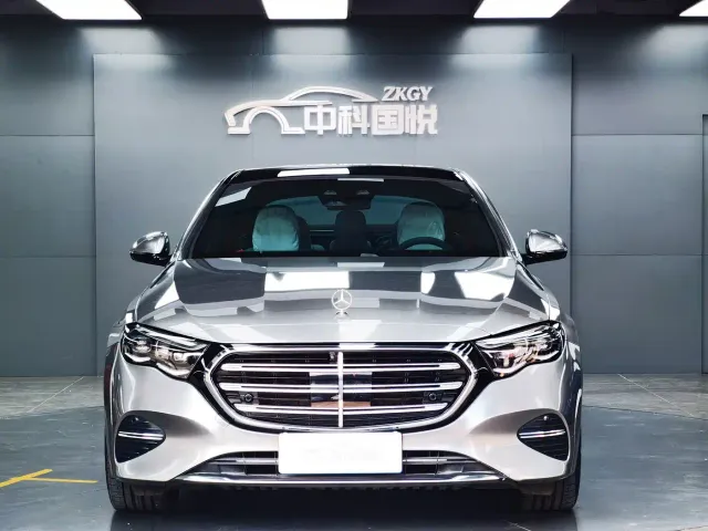Mercedes-Benz E-Class — Фото автомобиля 4