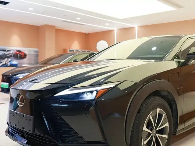 Фотография автомобиля — Lexus RZ