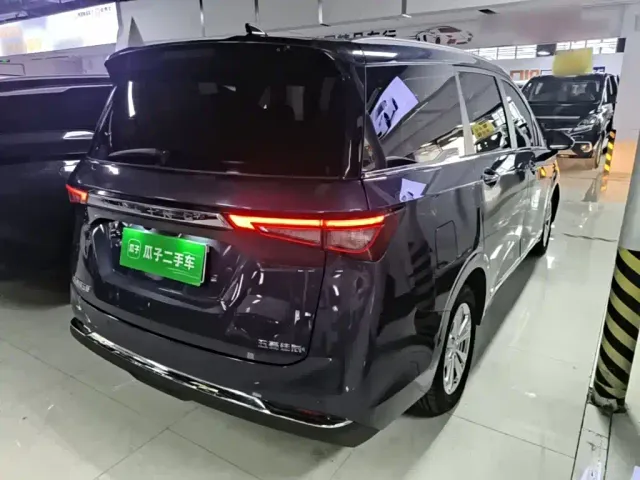 Wuling Jiachen — Фото автомобиля 6