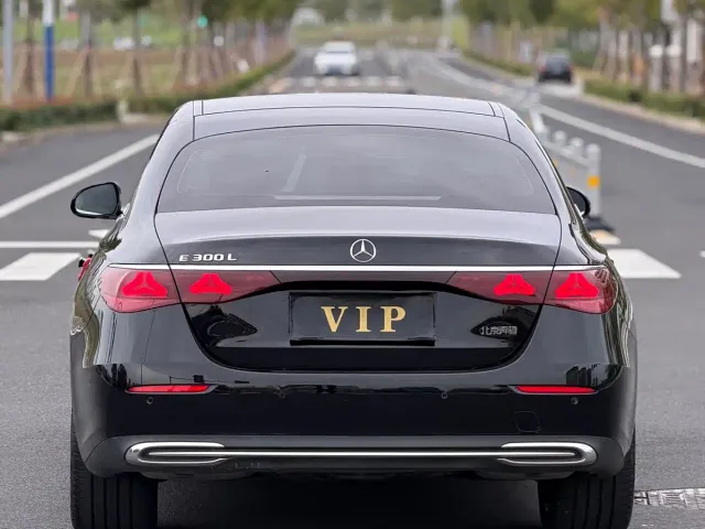 Mercedes-Benz E-Class — Фото автомобиля 9