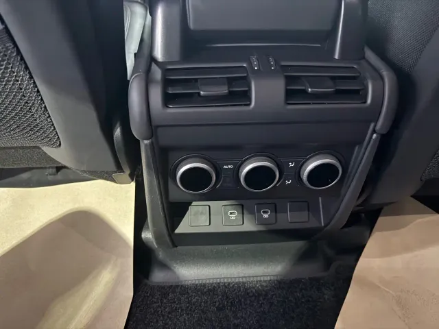 Land Rover Defender — Фото автомобиля 8