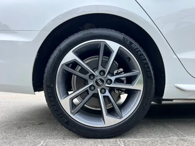 Audi A4L — Фото автомобиля 13