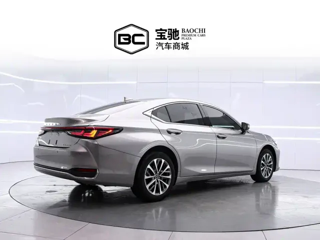 Lexus ES — Фото автомобиля 3