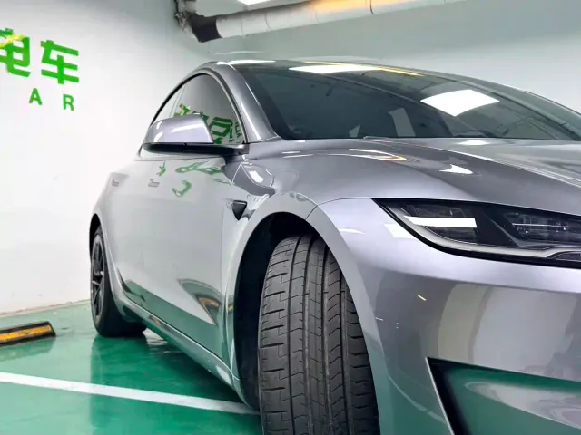 Tesla Model 3 — Фото автомобиля 4