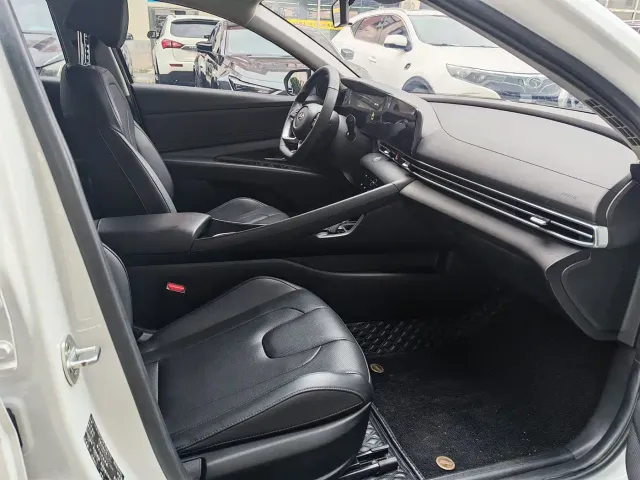 Hyundai Elantra — Фото автомобиля 18