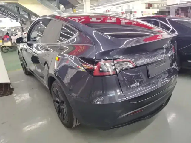 Tesla Model Y — Фото автомобиля 4