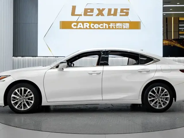 Lexus ES — Фото автомобиля 3