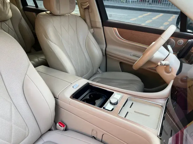 AITO Wenjie AITO M9 2024 Extended Range Ultra 42kWh 6-Seater — Фото автомобиля 20