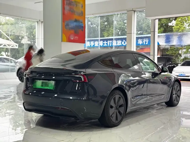 Tesla Model 3 — Фото автомобиля 11