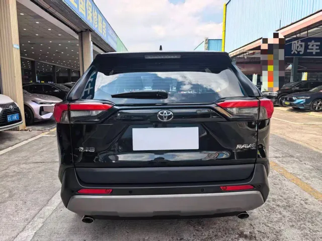 Toyota RAV4 — Фото автомобиля 12