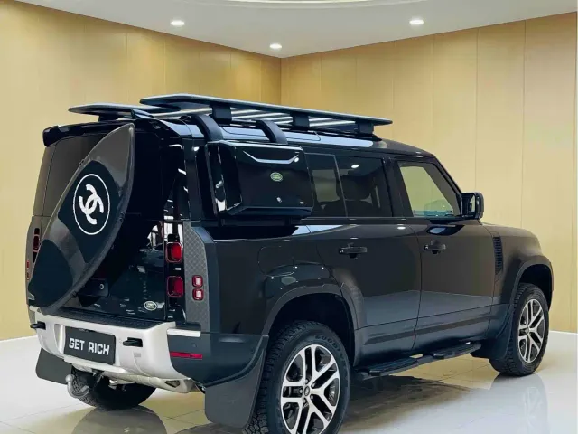 Land Rover Defender — Фото автомобиля 9