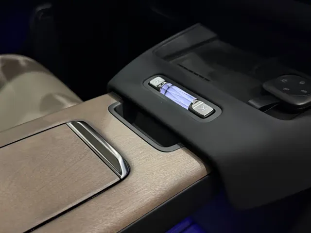 Volvo XC70 Plug-in Hybrid — Фото автомобиля 13