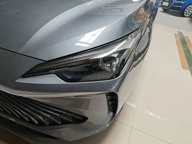 Roewe i5 — Фото автомобиля 23