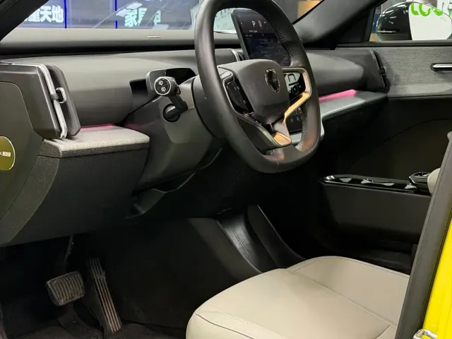 Volvo EX30 — Фото автомобиля 6