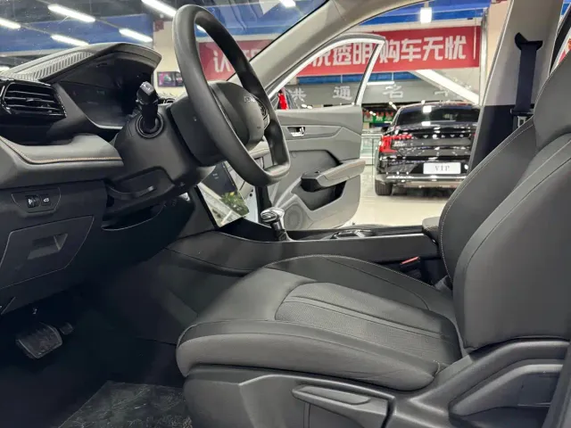 Dongfeng Yixuan — Фото автомобиля 8