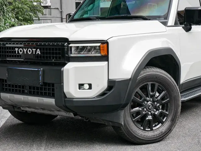 Toyota Prado — Фото автомобиля 3
