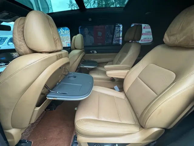 Li Auto ONE — Фото автомобиля 7