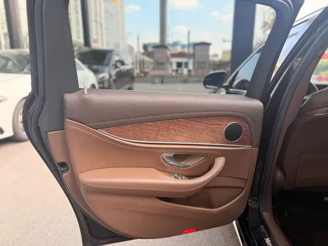 Mercedes-Benz E-Class — Фото автомобиля 15