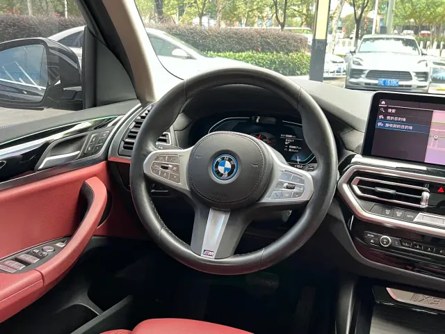 BMW iX3 — Фото автомобиля 6