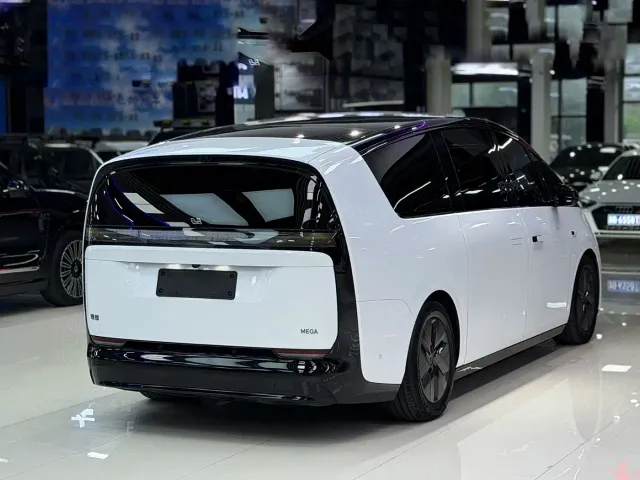 Li Auto MEGA — Фото автомобиля 15