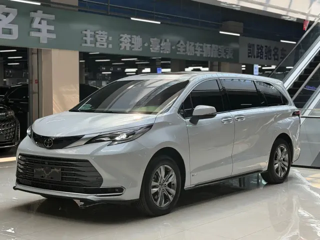 Фотография автомобиля — Toyota Sienna