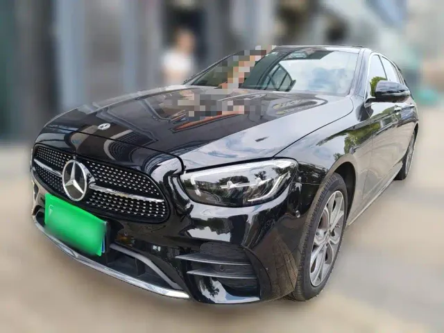 Фотография автомобиля — Mercedes-Benz E-Class