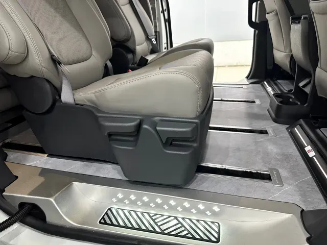 Toyota Sienna — Фото автомобиля 13