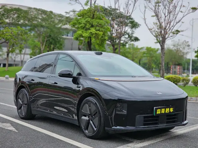 Li Auto i6 — Фото автомобиля 3