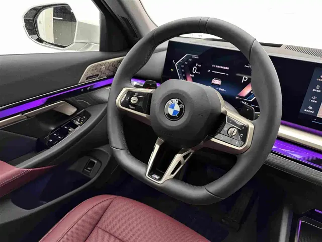 BMW 5 Series — Фото автомобиля 10