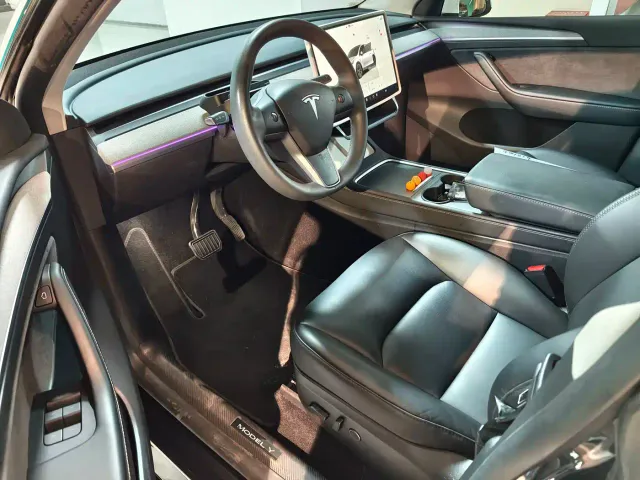 Tesla Model Y — Фото автомобиля 6