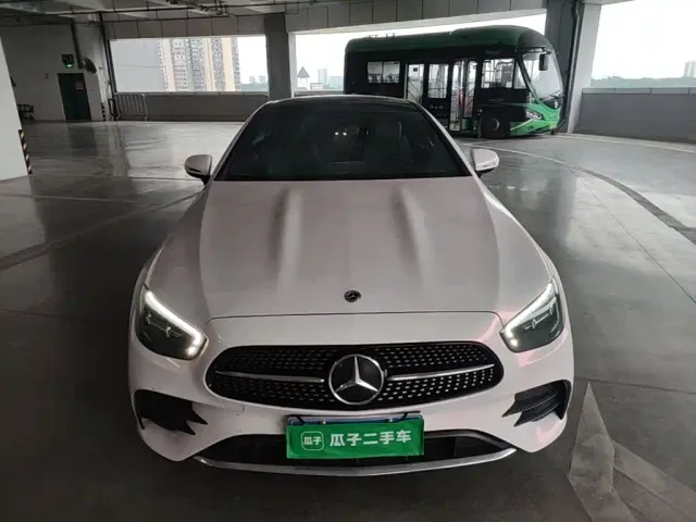 Mercedes-Benz E-Class — Фото автомобиля 2