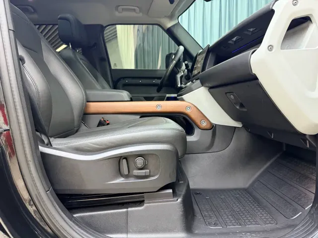 Land Rover Defender — Фото автомобиля 23