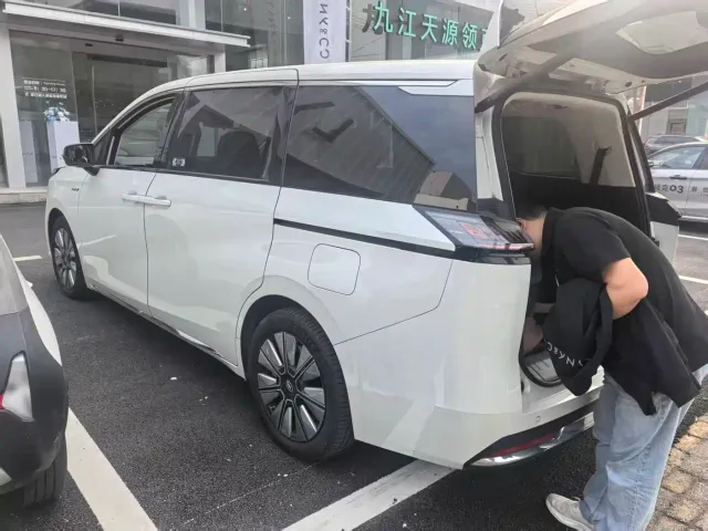 GAC Trumpchi E8 — Фото автомобиля 8