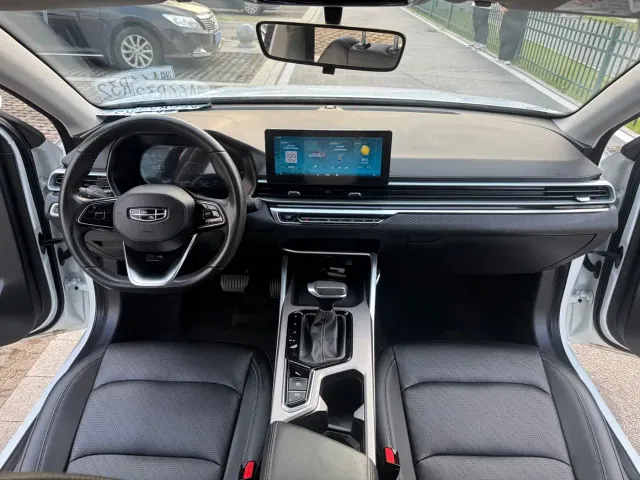 Geely Emgrand — Фото автомобиля 18