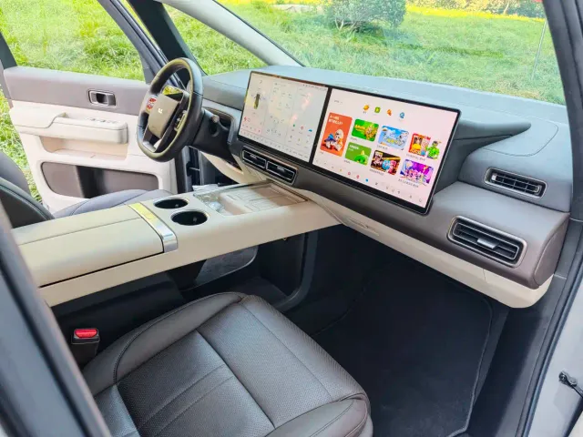 Li Auto MEGA — Фото автомобиля 15