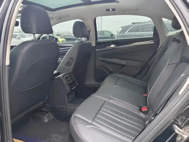 Volkswagen Passat — Фото автомобиля 5