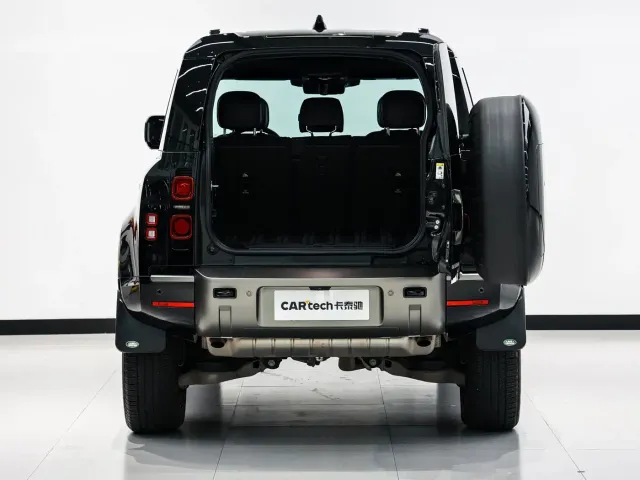 Land Rover Defender — Фото автомобиля 13