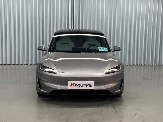 Tesla Model 3 — Фото автомобиля 2