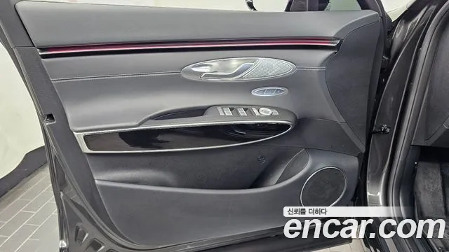 Genesis GV70 — Фото автомобиля 13